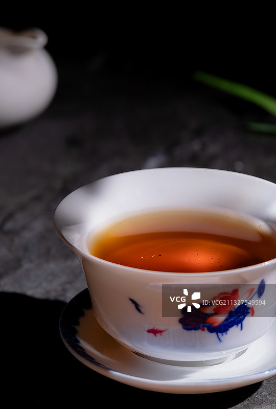 盖碗茶红茶茶汤，老茶馆，老成都图片素材