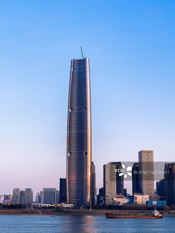 建设中的武汉绿地中心图片素材