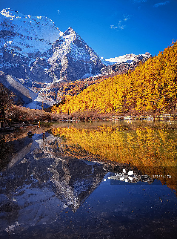 神山秋色图片素材