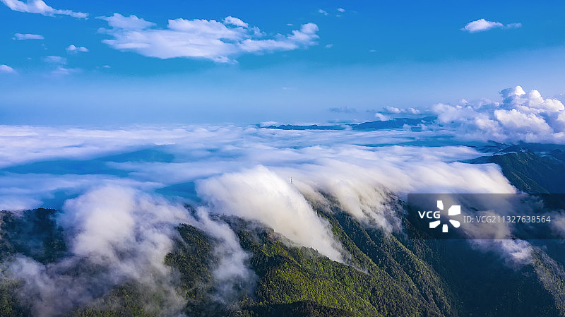 井冈山上云雾飘图片素材