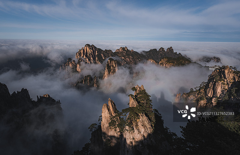 云海浸黄山图片素材