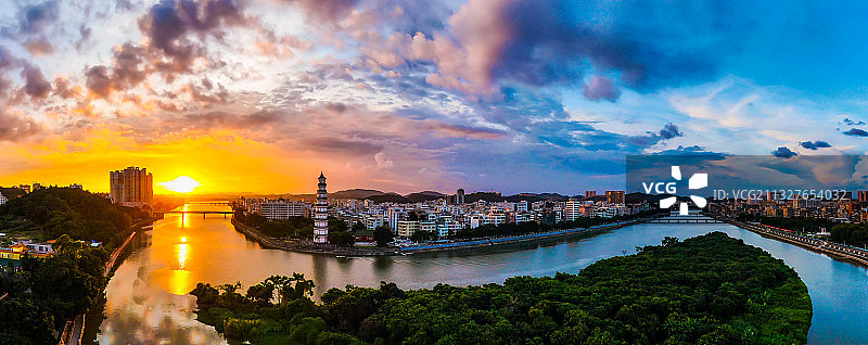 《宝塔耀高凉》图片素材