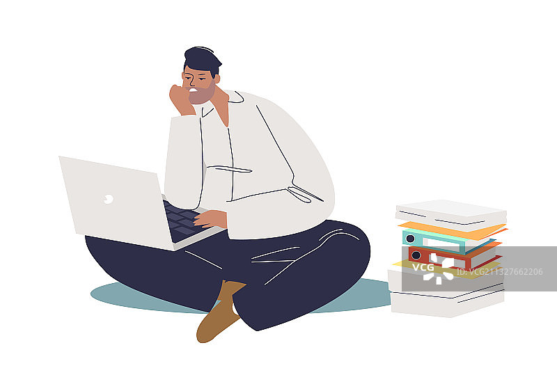 经理或商人在笔记本电脑上工作图片素材