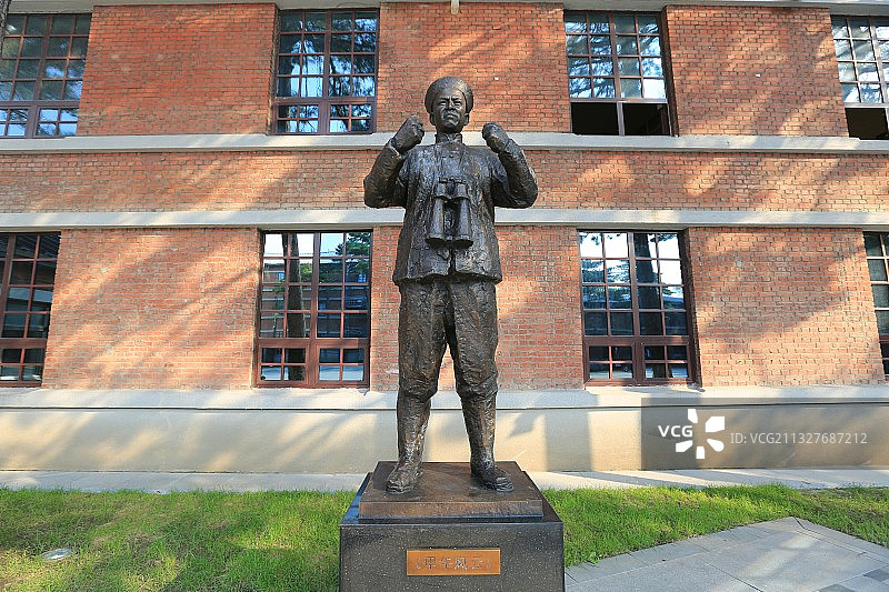 吉林长春电影制片厂《甲午风云》雕像图片素材