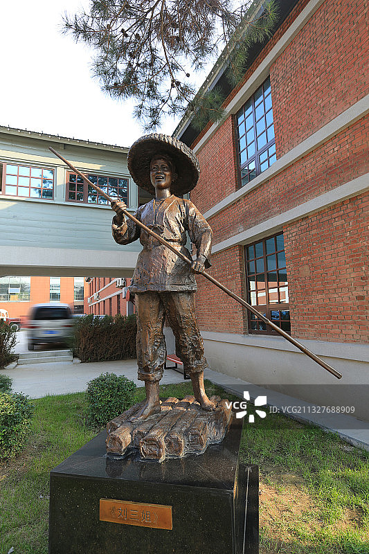 吉林长春电影制片厂《刘三姐》雕像图片素材