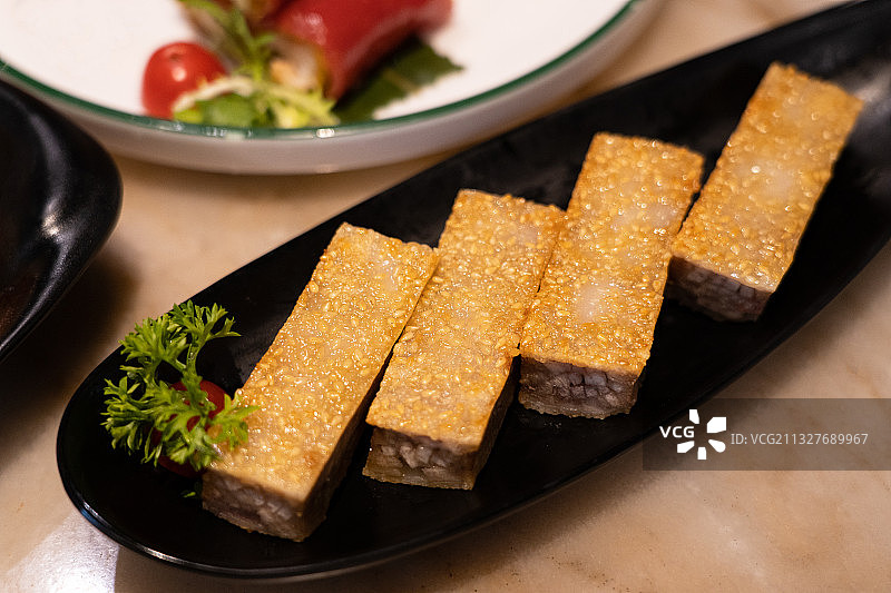 广东特色传统茶楼点心芋香糕芋头糕图片素材