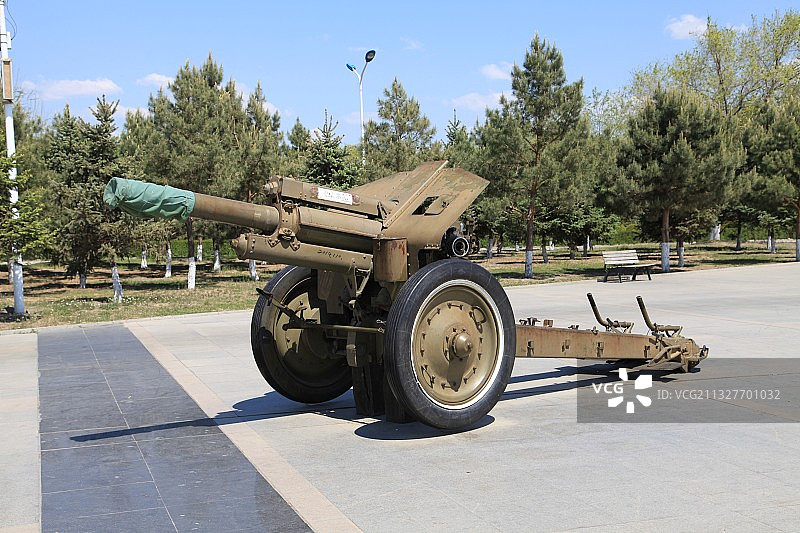 黑龙江齐齐哈尔和平广场榴弹炮图片素材
