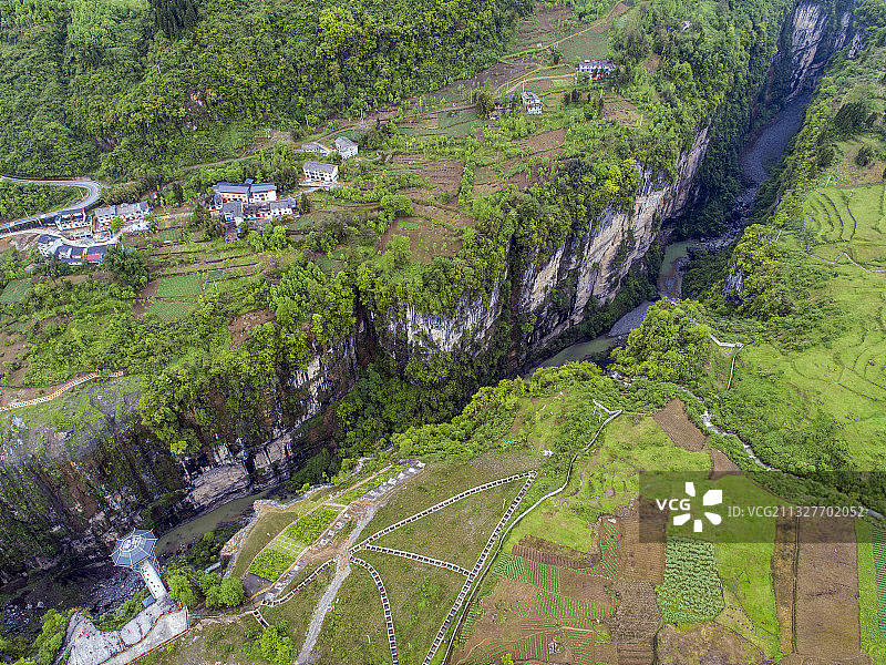湖北：恩施大峡谷云遮雾罩宛若仙境图片素材