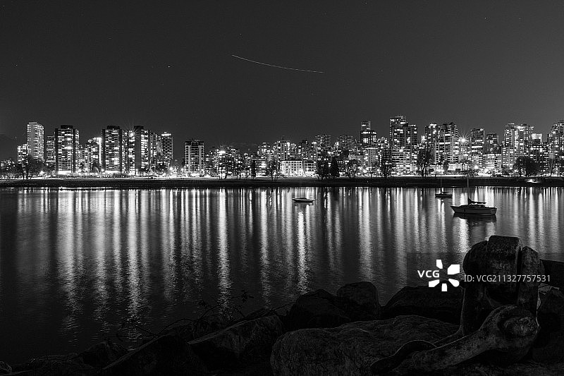 加拿大夜间城市河畔的风景图片素材