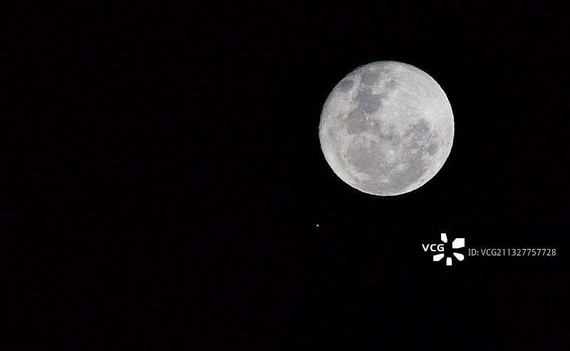 智利夜空中的月亮图片素材
