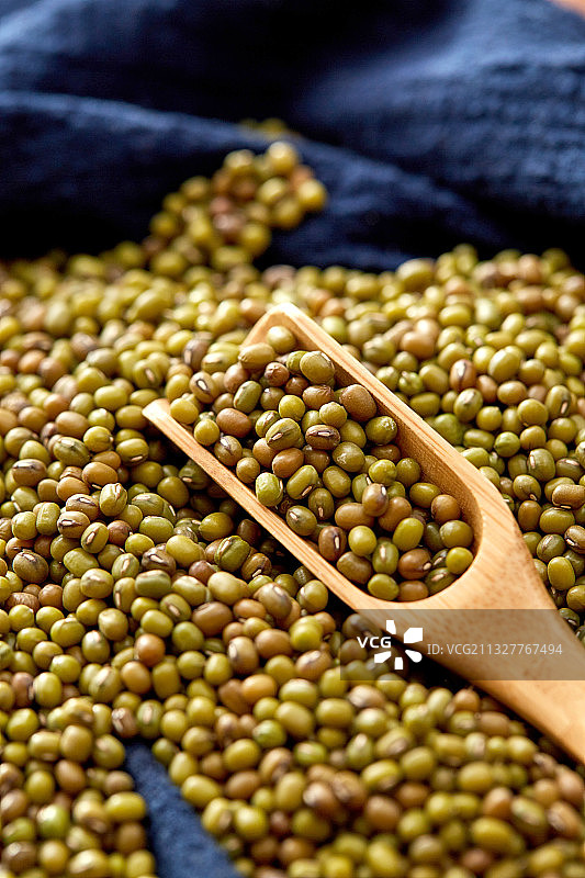 厨房餐桌上的粗粮图片素材