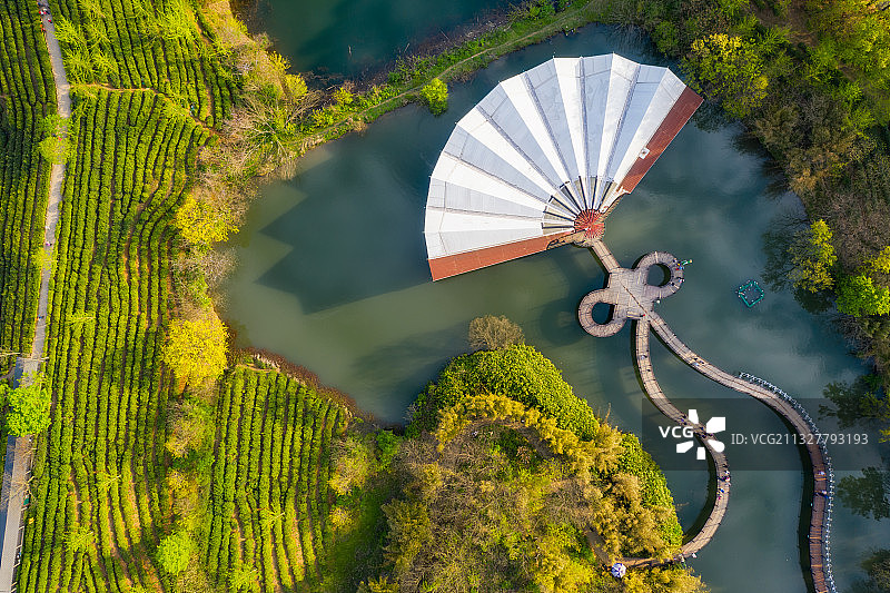 河南信阳5A级旅游景区南湾湖畔茶岛地标建筑茗萃苑户外航拍图片素材