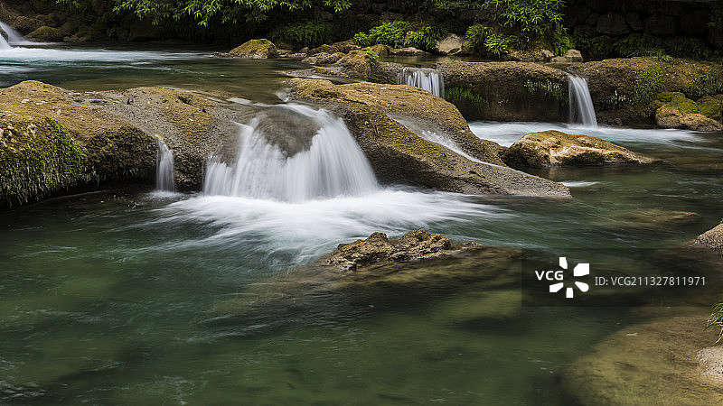 贵州黔西南州荔波县小七孔的溪流图片素材