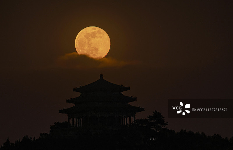 月升万春亭图片素材