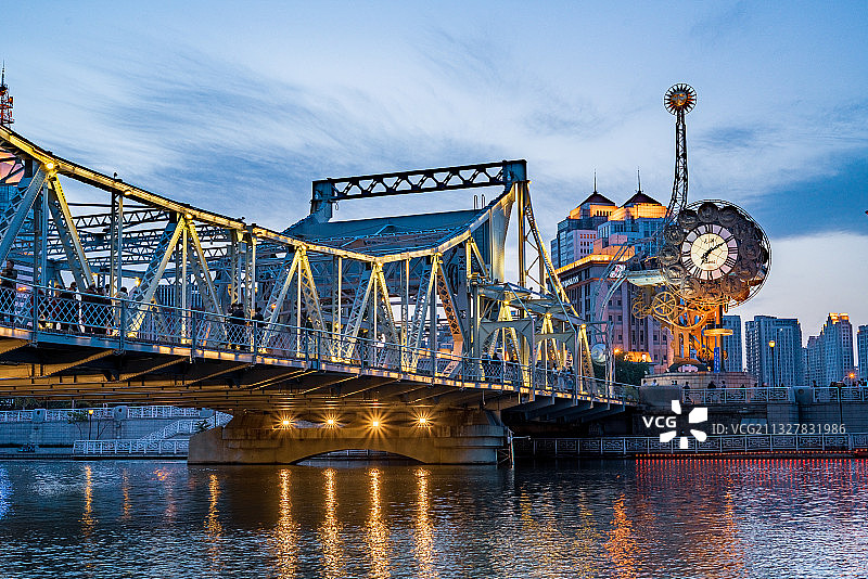 解放桥和世纪钟图片素材