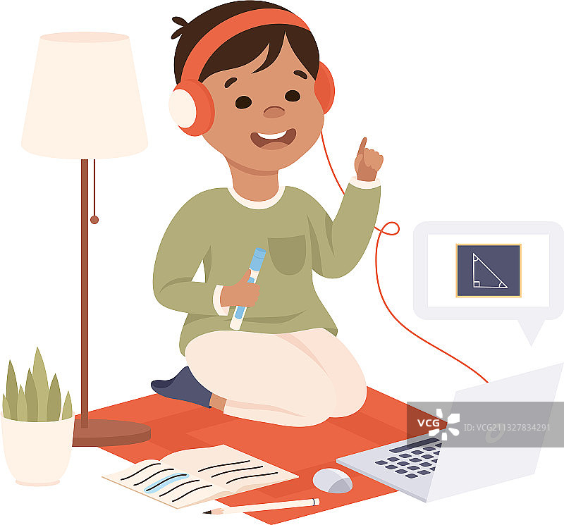 戴着耳机用电脑在线学习的男孩图片素材