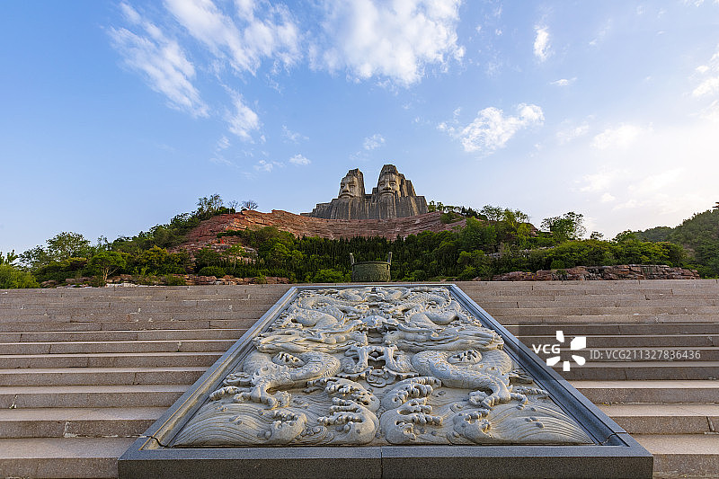 河南省郑州市黄河文化公园炎黄二帝塑像图片素材