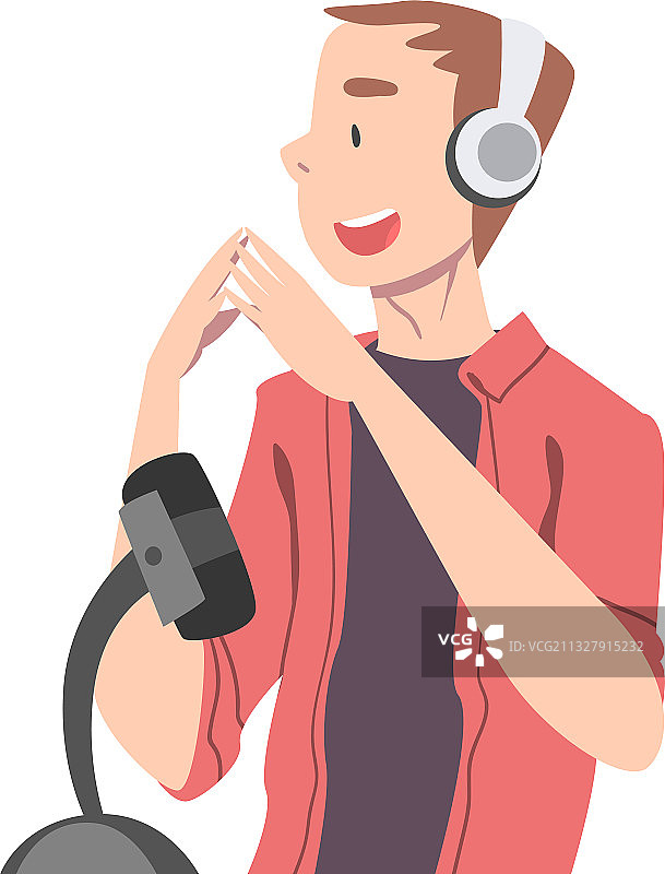 戴着耳机录音的年轻男人图片素材