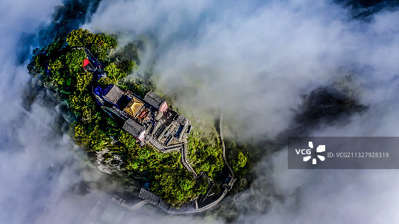 云雾缭绕武当山（金顶）图片素材