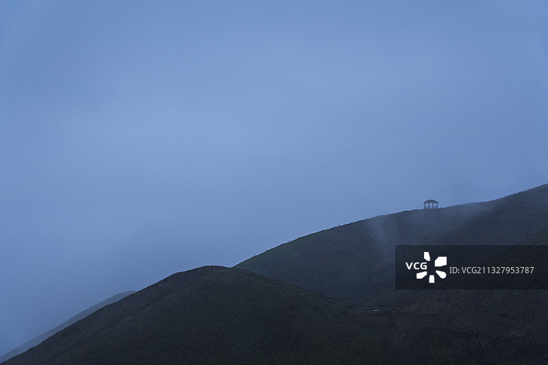 武功山上孤独的亭子图片素材