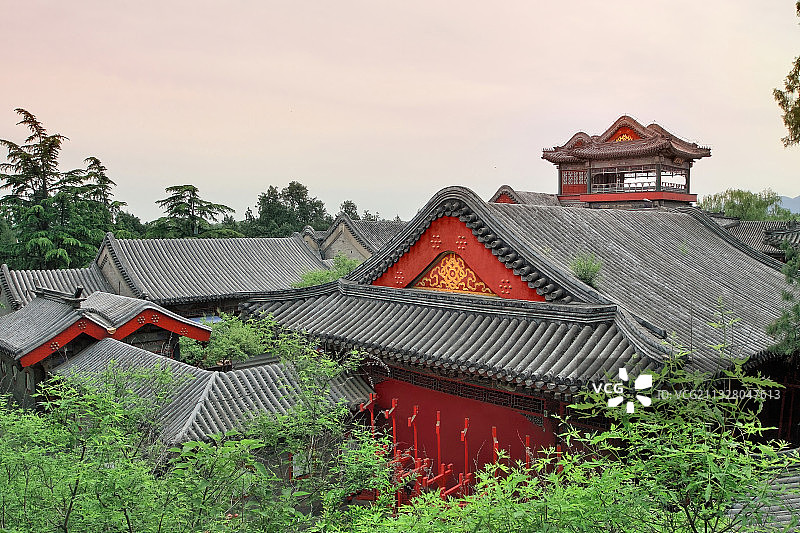 颐和园万寿山西侧的宫殿群图片素材