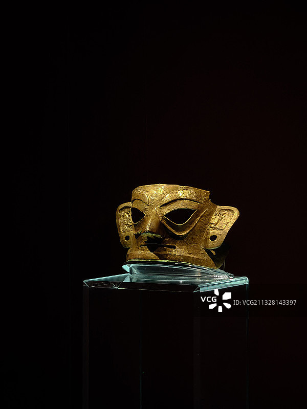 成都金沙遗址博物馆商周金面具图片素材
