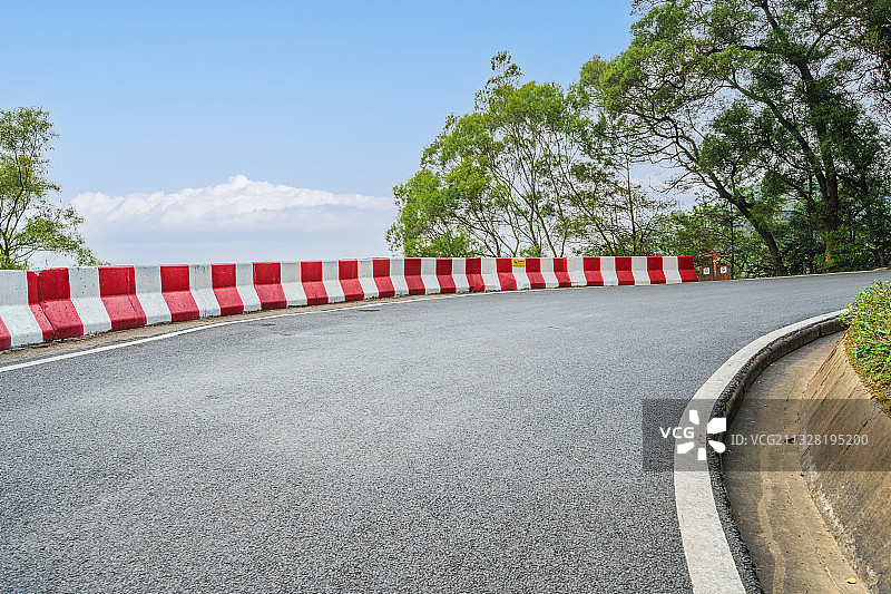 汽车广告背景图转弯公路图片素材