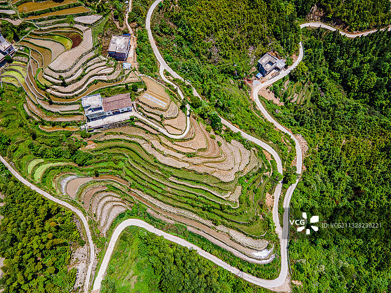 江西赣州于都县，大山深处有人家，高山梯田景如画！图片素材