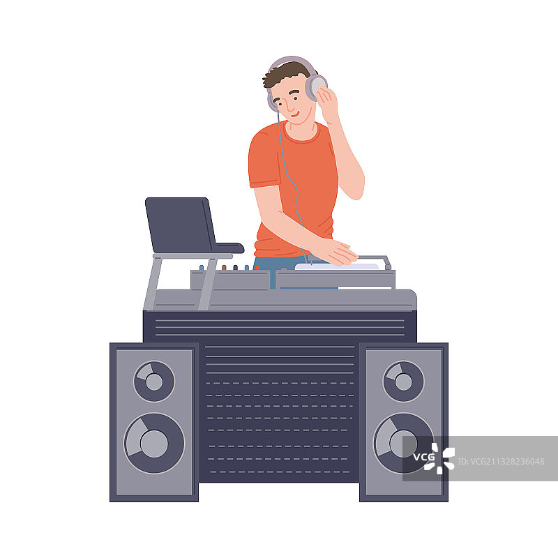 男人作为DJ在线上混合音乐图片素材