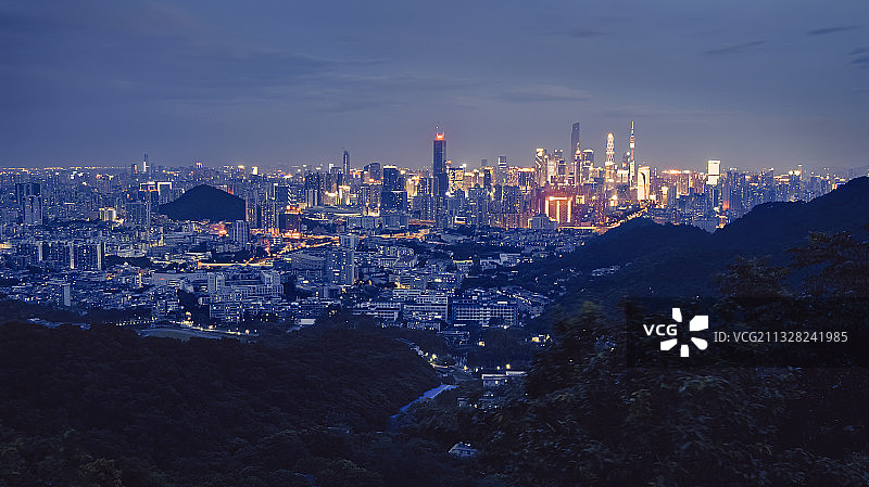 白云山上看广州图片素材