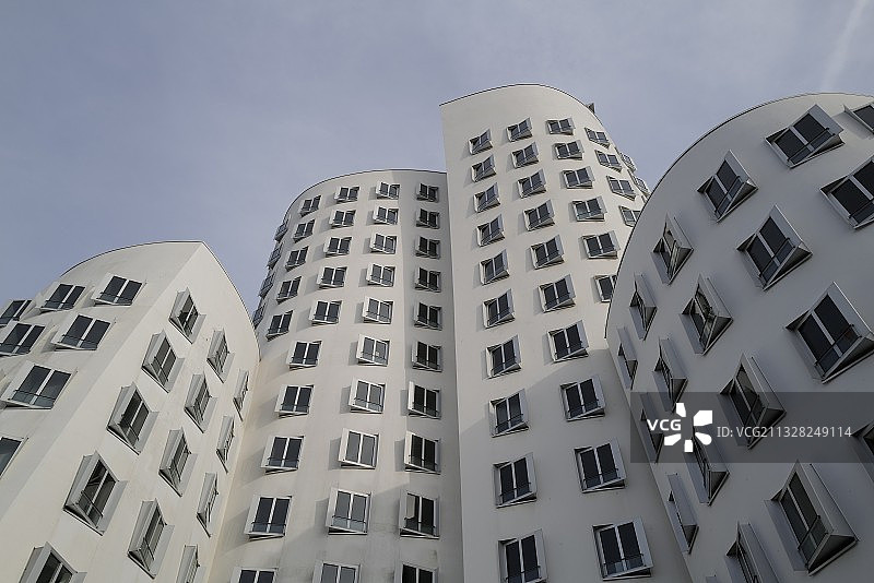 德国杜塞尔多夫媒体港海关大楼图片素材