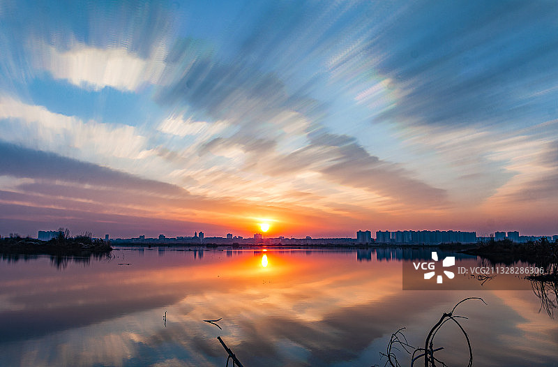 湖北襄阳老河口市日出朝霞图片素材
