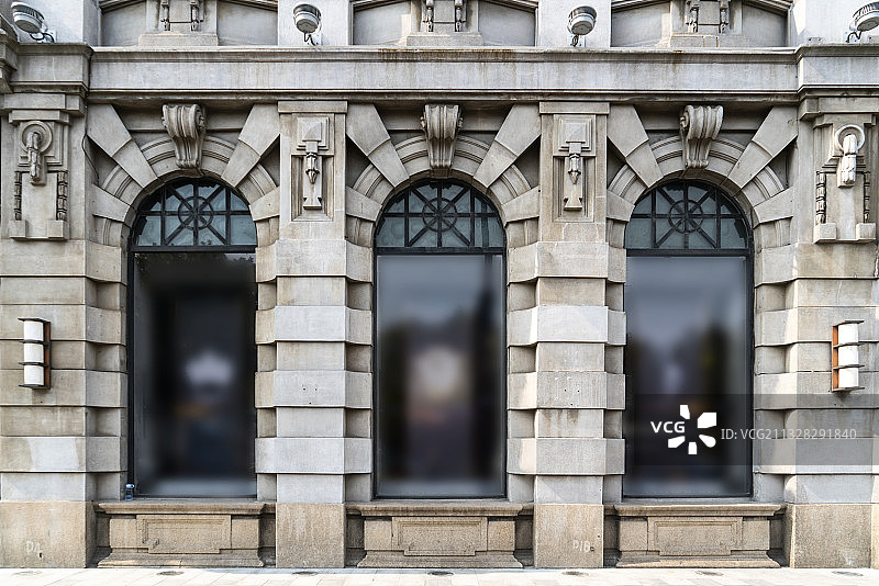 上海外滩欧式建筑窗户图片素材