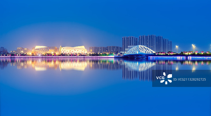 青岛西海岸星光岛城市风光夜景图片素材