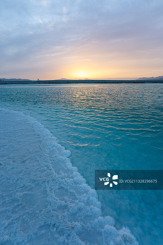 盐湖日落图片素材