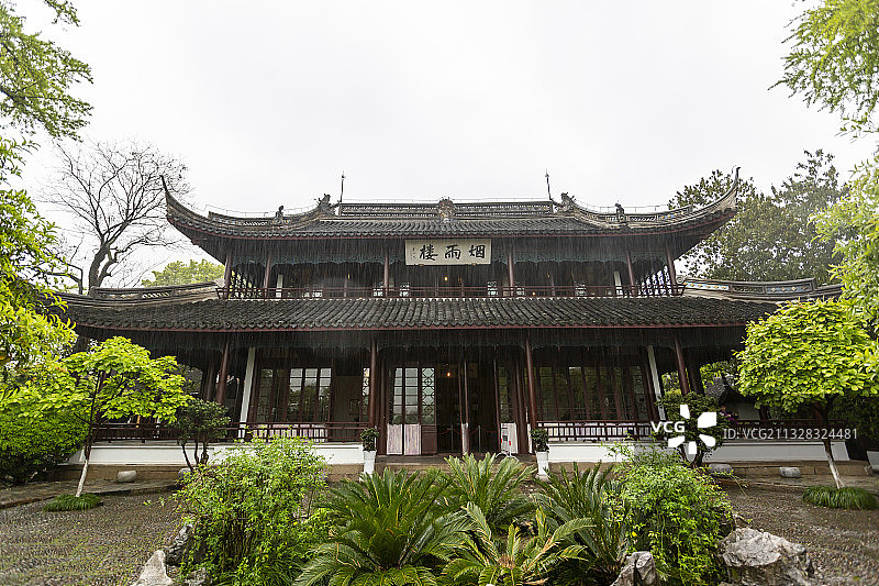 雨中的浙江嘉兴南湖景区烟雨楼图片素材