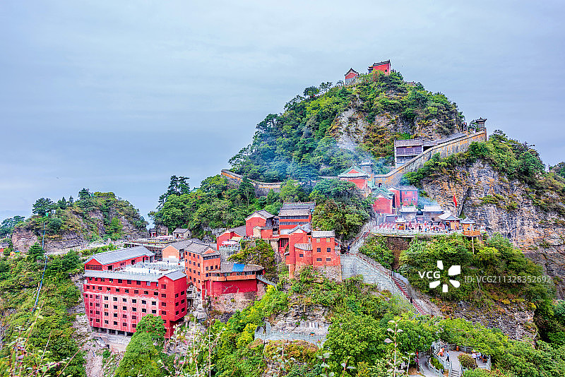 中国湖北十堰武当山金顶建筑群图片素材
