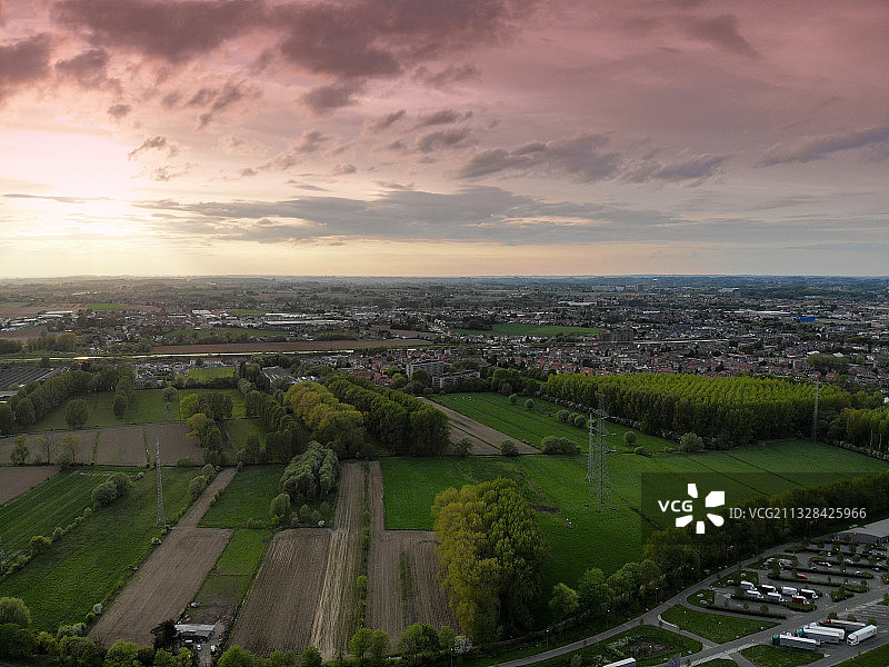 比利时首都布鲁塞尔郊外的森林和原野图片素材