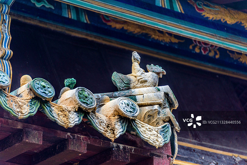 中国湖北十堰武当山紫霄宫的屋顶装饰图片素材