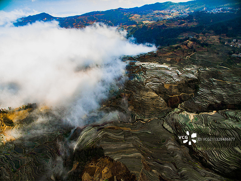 航拍中国云南省红河州元阳哈尼梯田多依树梯田图片素材