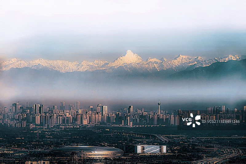 在成都遥望雪山图片素材