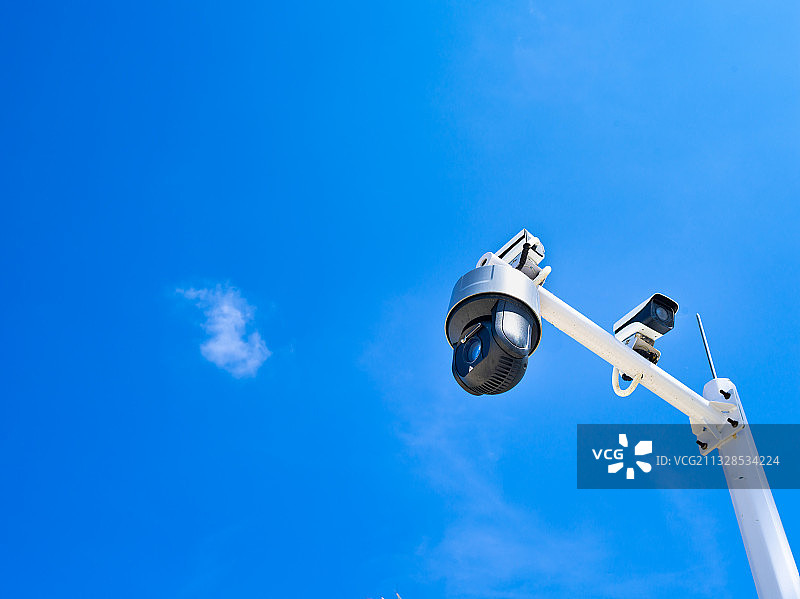 天空蓝天摄像头监控设备监视器图片素材