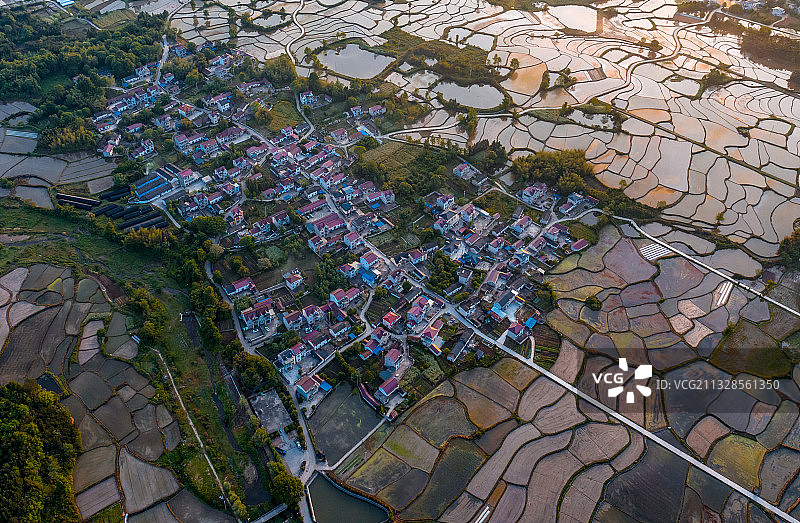 铁扇公主遗落人间的芭蕉扇图片素材