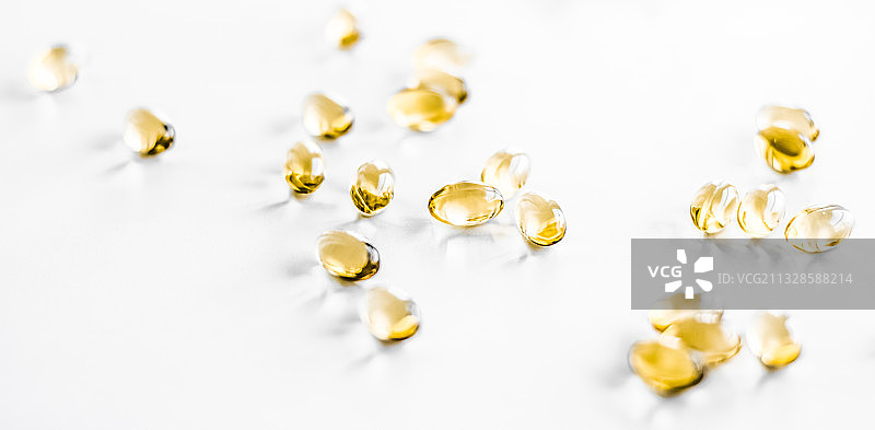 白色背景上的药丸特写图片素材