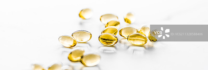 白色背景上的胶囊特写图片素材