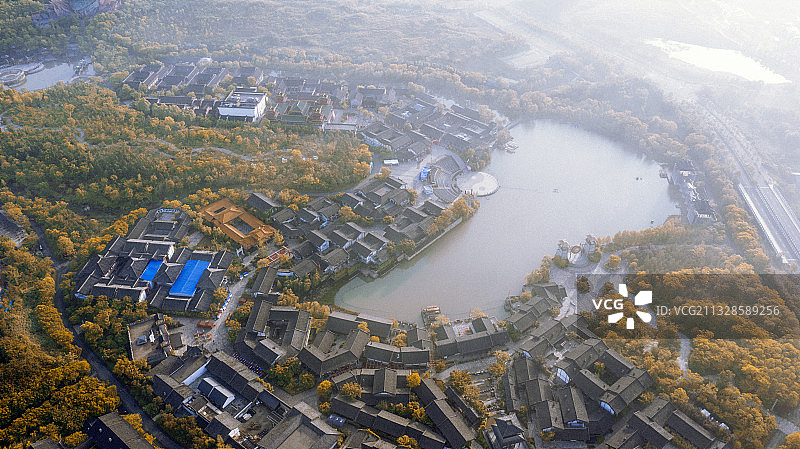 东方盐湖城全景，拍摄于常州茅山风景区脚下图片素材