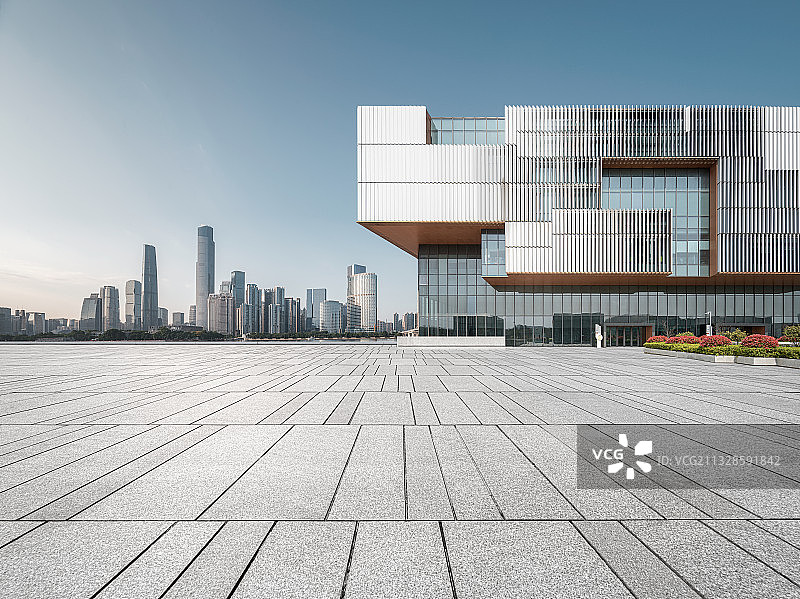 现代建筑城市广场与天际线图片素材