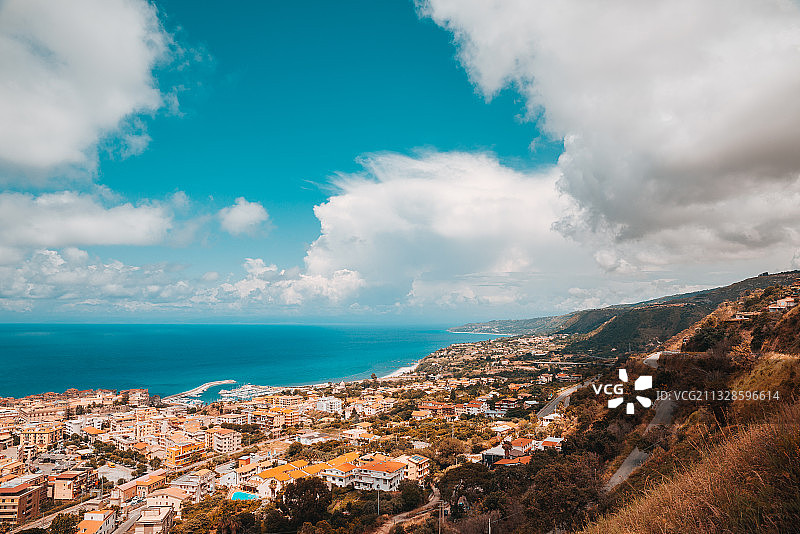 意大利卡拉布里亚海边城镇景观航拍图片素材