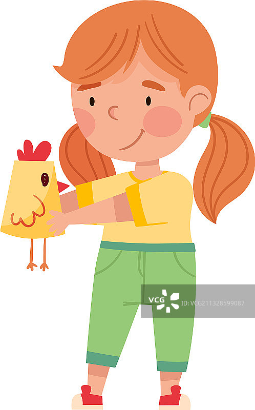 手工纸鸡的可爱女孩艺术家图片素材