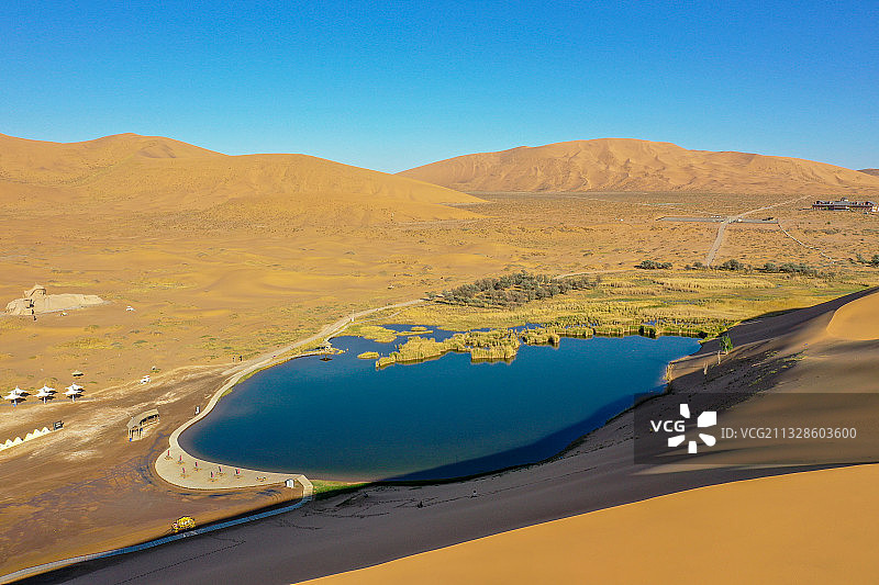 内蒙古阿拉善右旗巴丹吉林沙漠巴丹湖图片素材